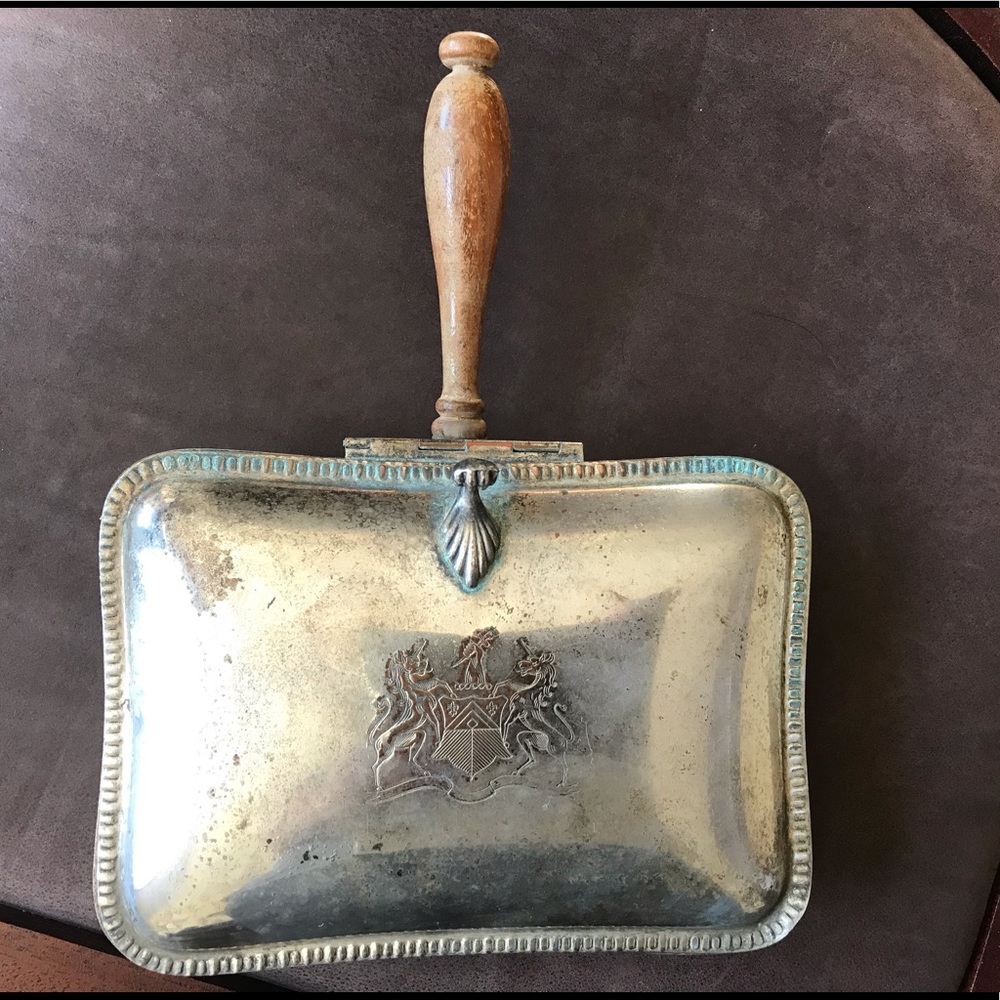 Silent Butler Crumb Catcher